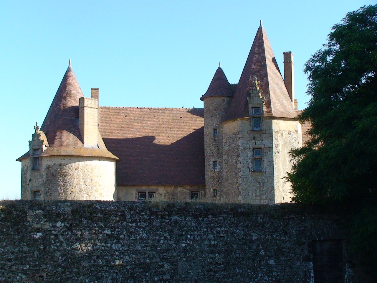La château (privé) à la Chapelle-Bertrand - Agrandir l'image (fenêtre modale)